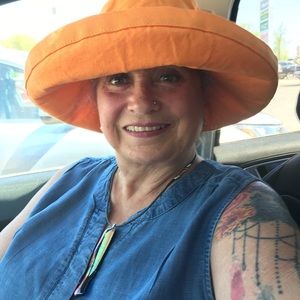 Meet your Posher, Dee